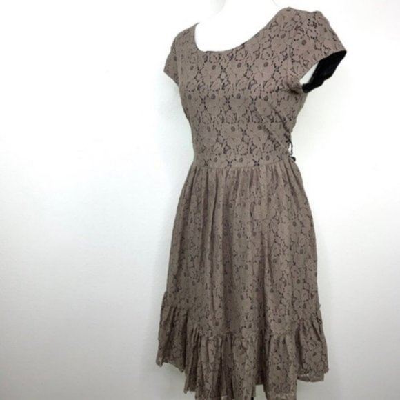Jody California Dresses & Skirts - JODY CALIFORNIA Floral Lace Lined Dress